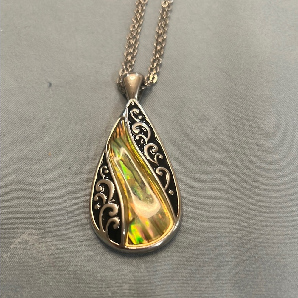 Silver Toned Teardrop Pendant Necklace with Abalone